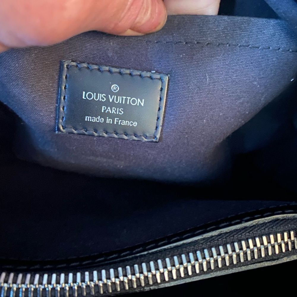 Auth Louis Vuitton blk epi‎ passy GM w/ silver hardware wallet keycase available - Picture 4 of 16